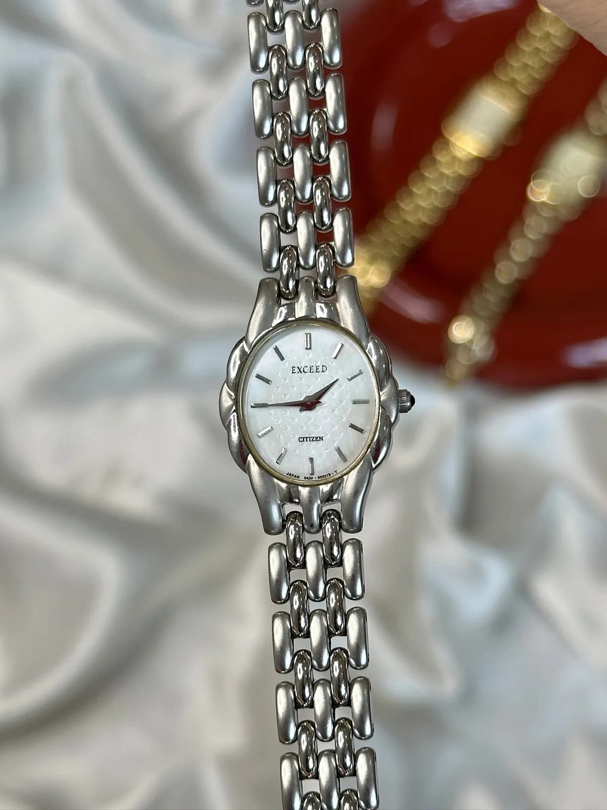 Citizen Exceed 1990s pearl-textured dial silver bracelet