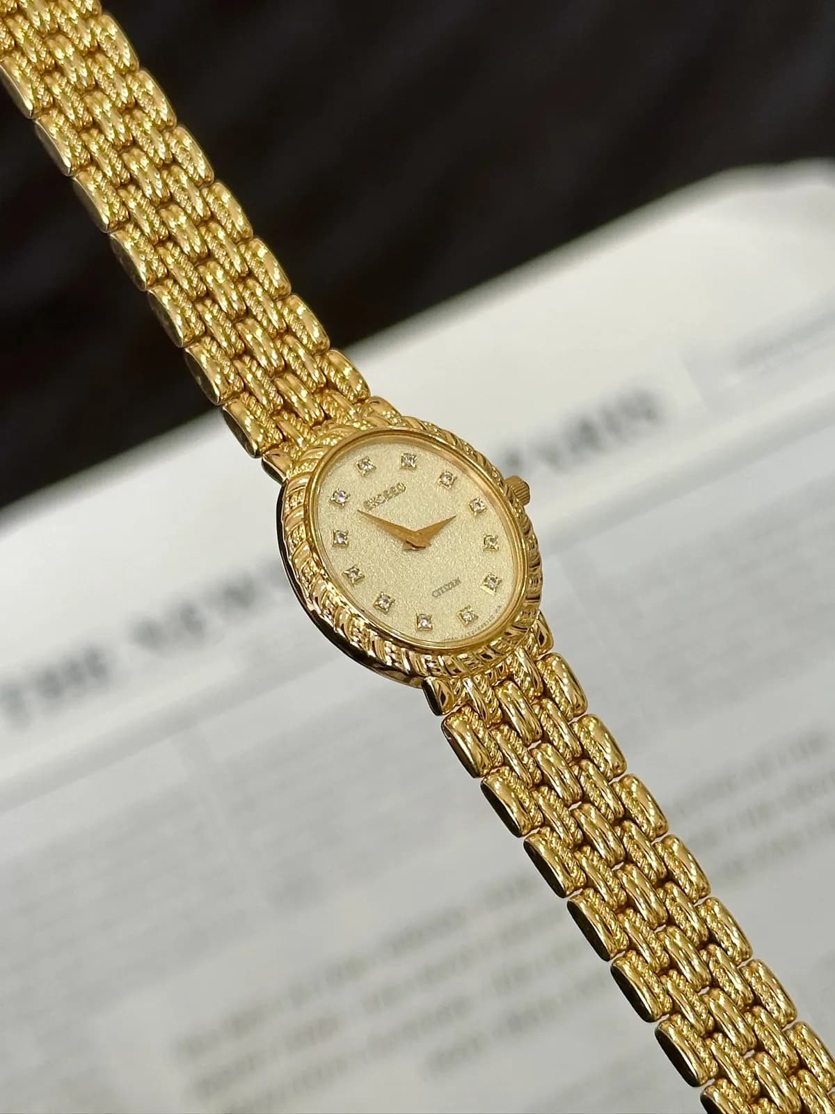 Citizen Exceed 1980s oval champagne diamond-hour marker gold bracelet