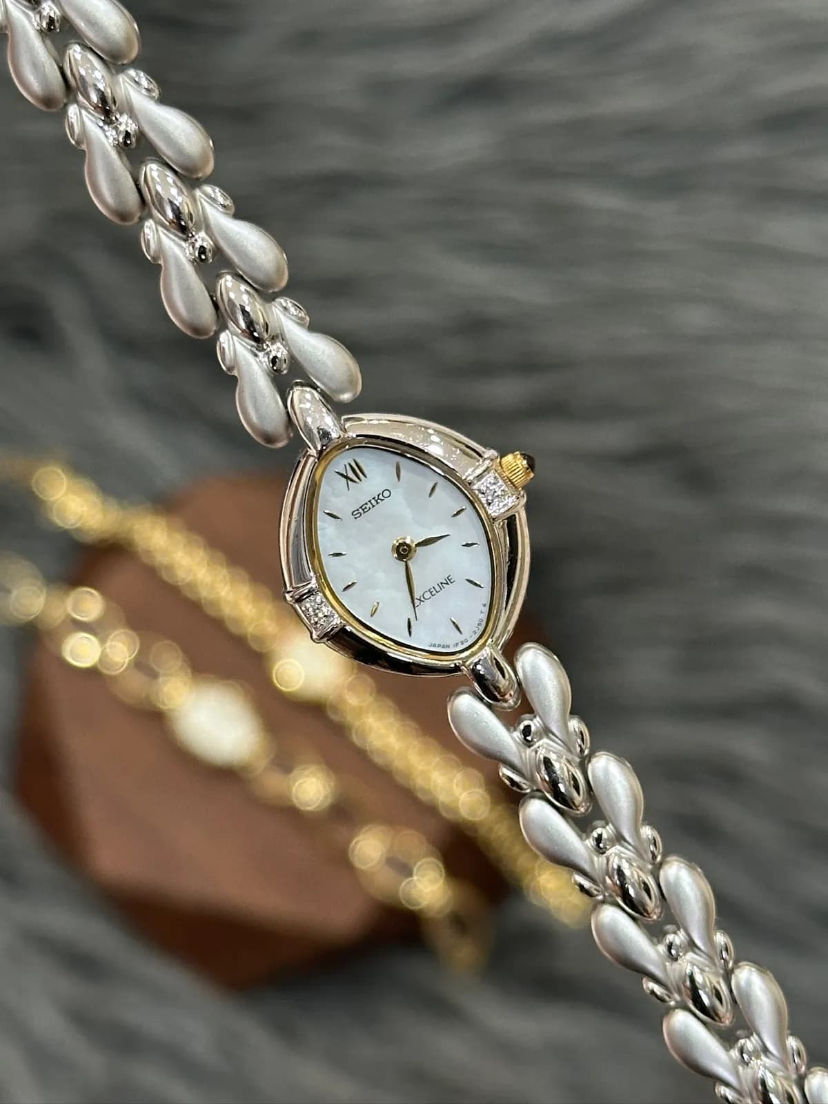 Seiko Exceline mother of pearl dial 2P diamond silver bracelet