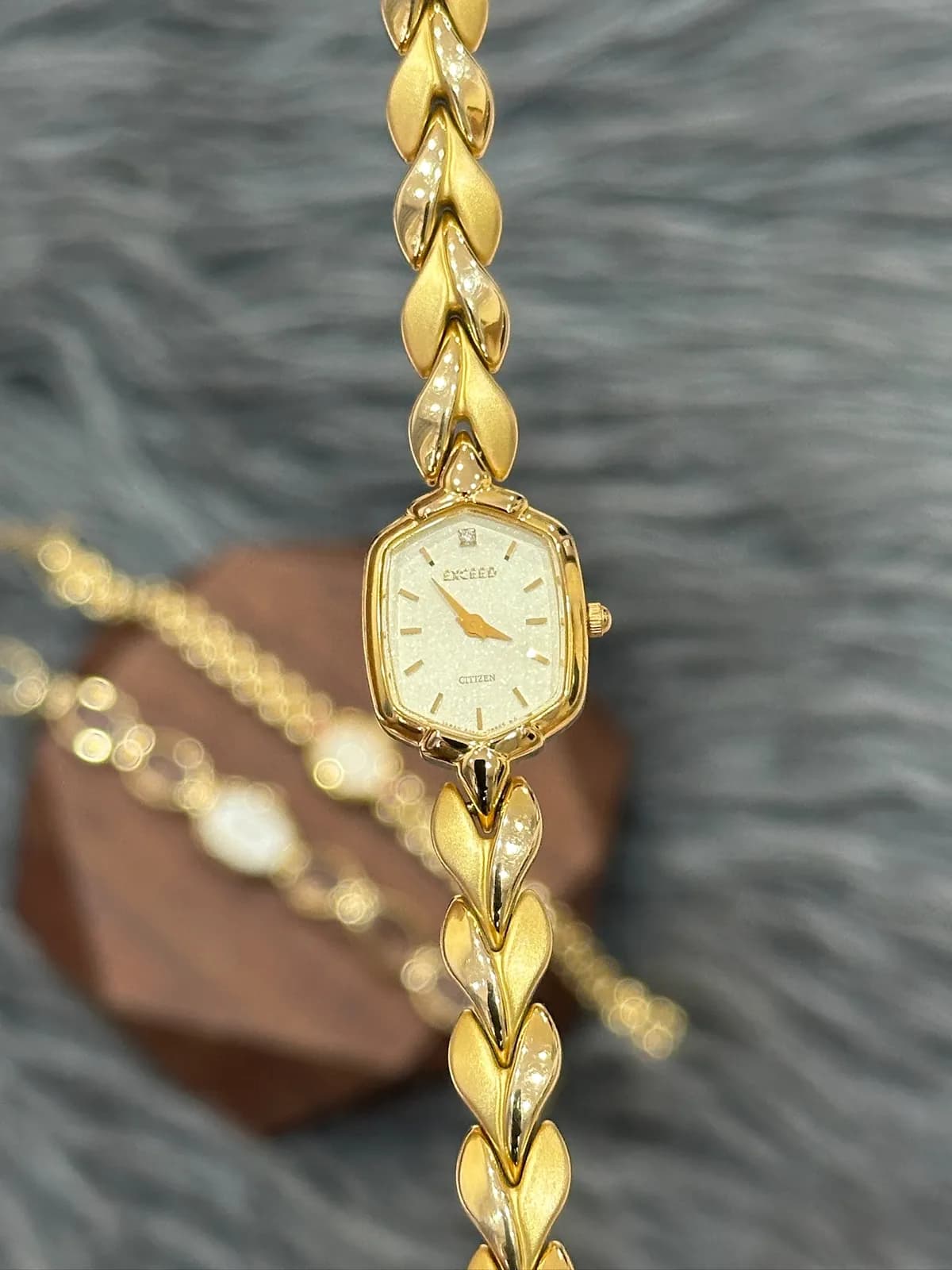 Citizen Exceed 1990s hexagonal sparkle dial diamond accent gold leaf bracelet